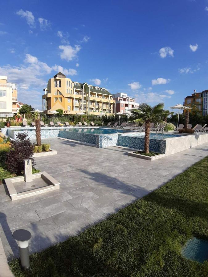 Amelia Sea Apartments Равда Екстер'єр фото